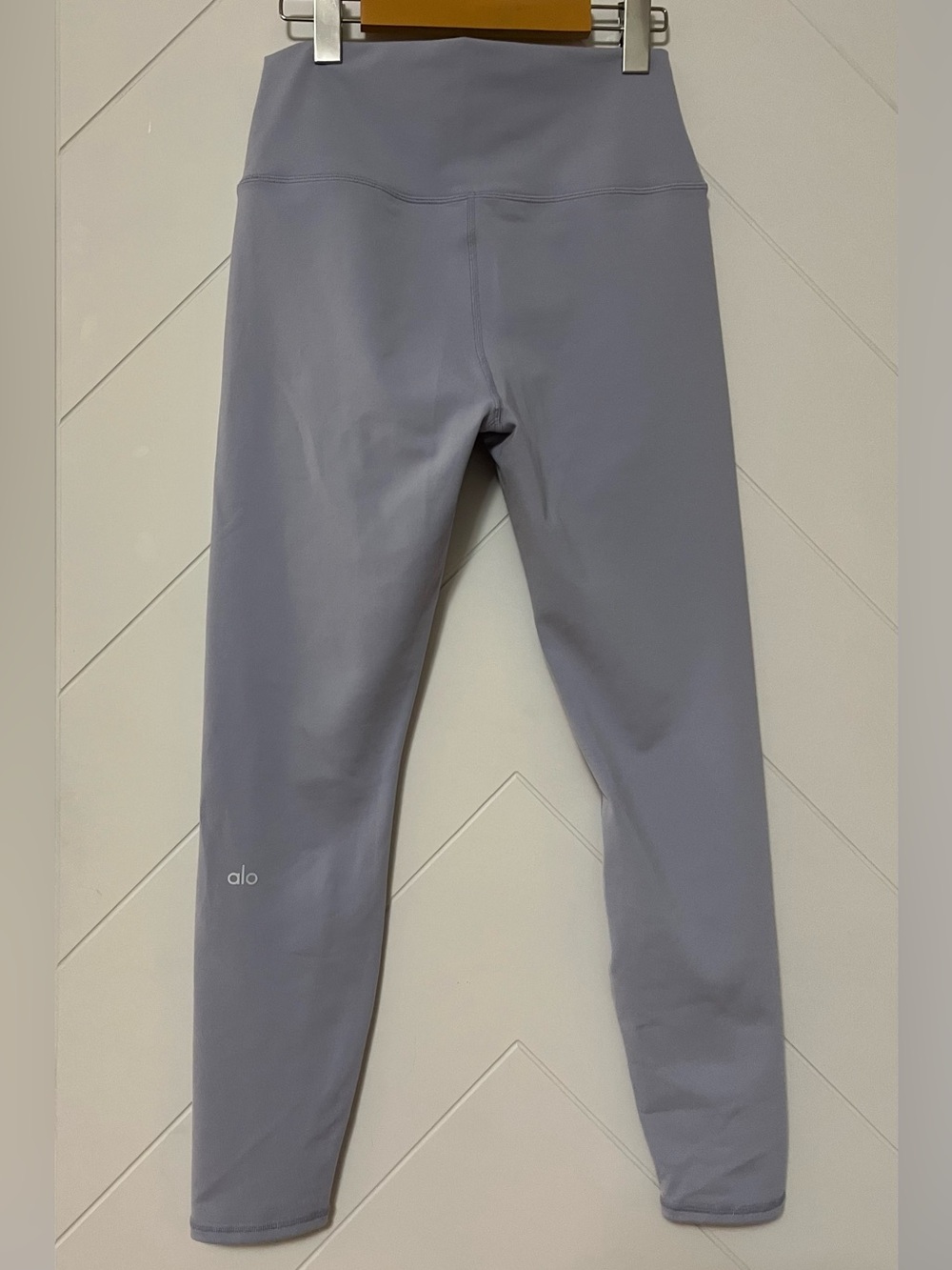 Alo Yoga High-Waisted Yoga Leggings – Medium